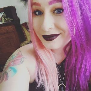 Meet your Posher, Brenna